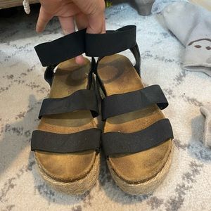 Steve Madden size 6 platform sandals